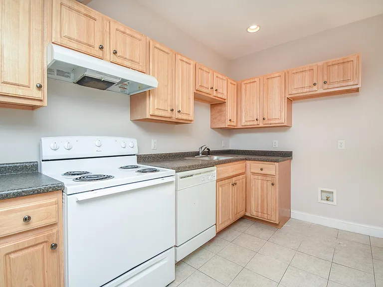 725 Merrimack St #102 — Photo 4