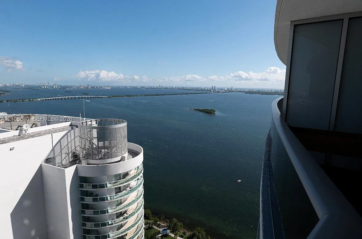 Aria On The Bay Condo — Photo 3