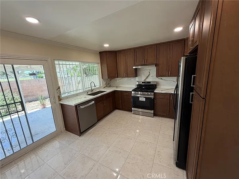 11510 Bertha St — Photo 36