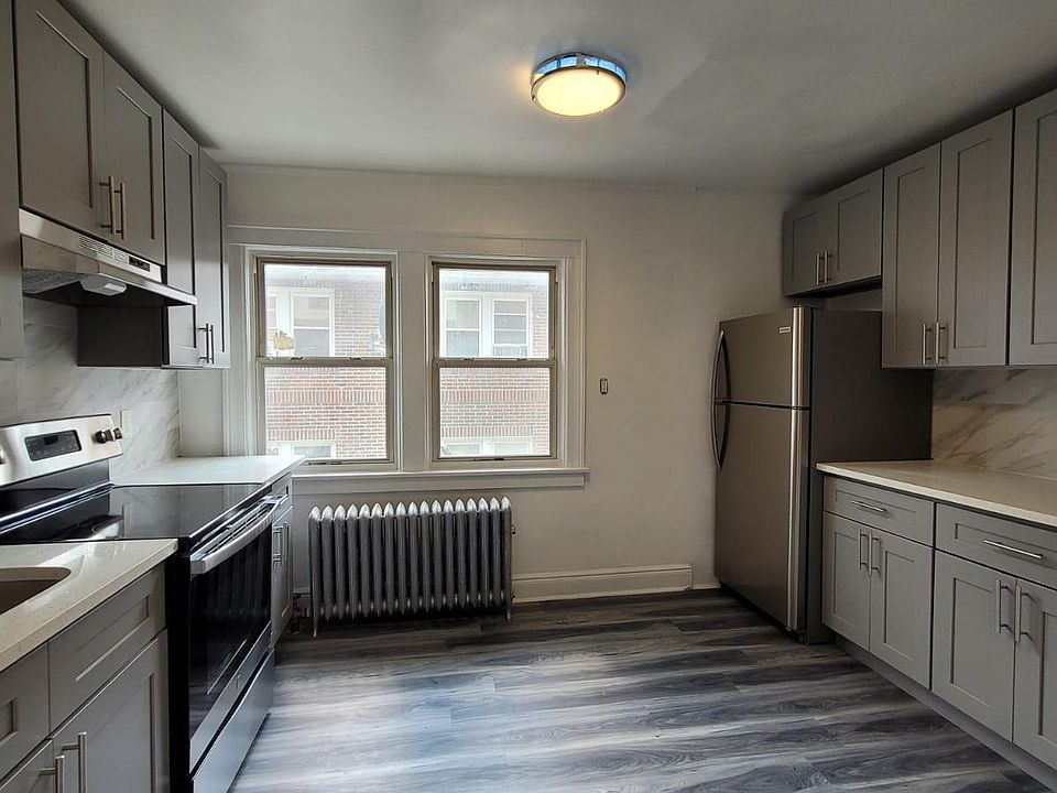 1st image of 30 Vernon Ave Floor 3