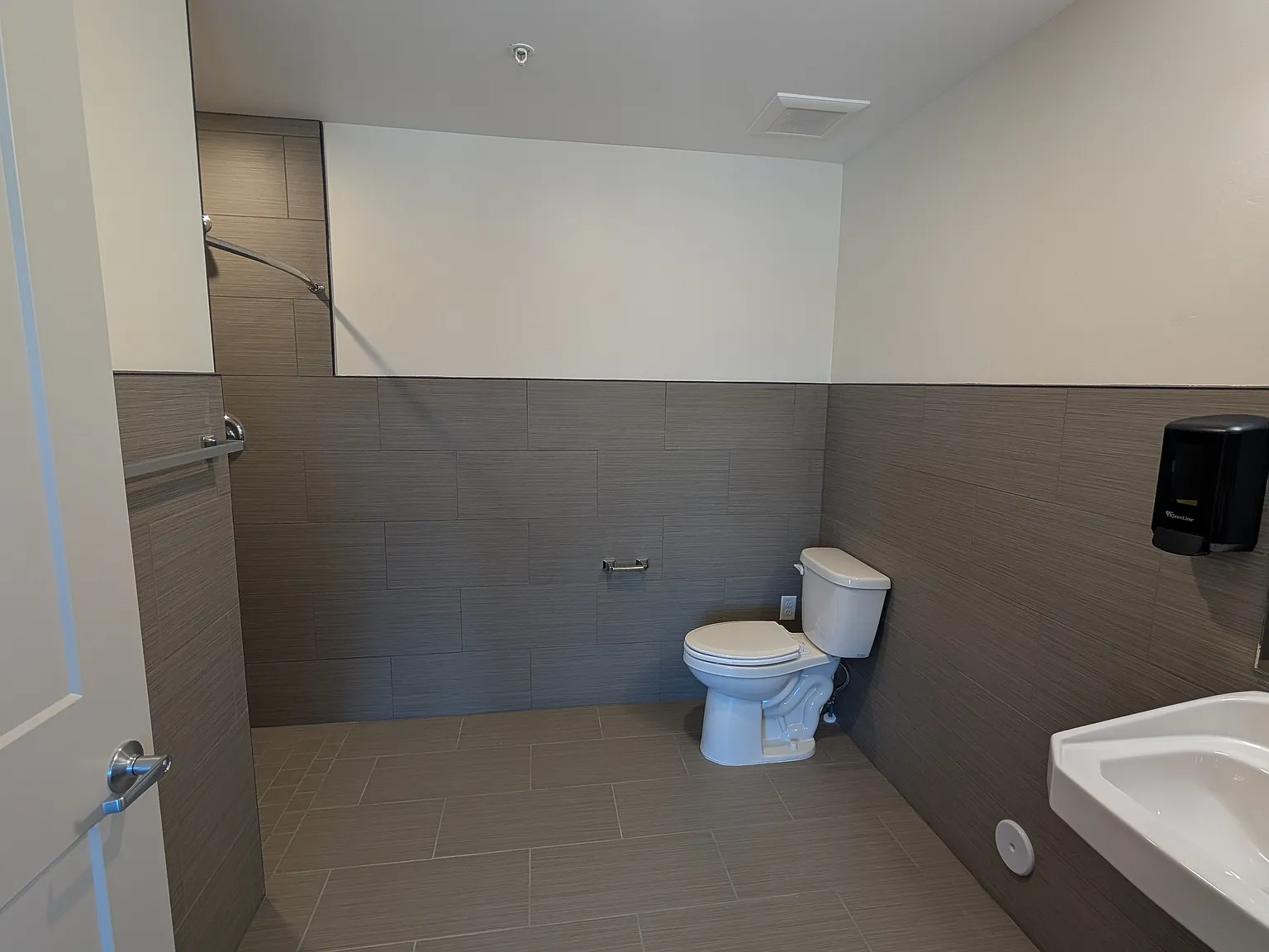 Studio, 500 sqft, $1,500 — Photo 3