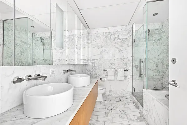 Bathroom, photo 1