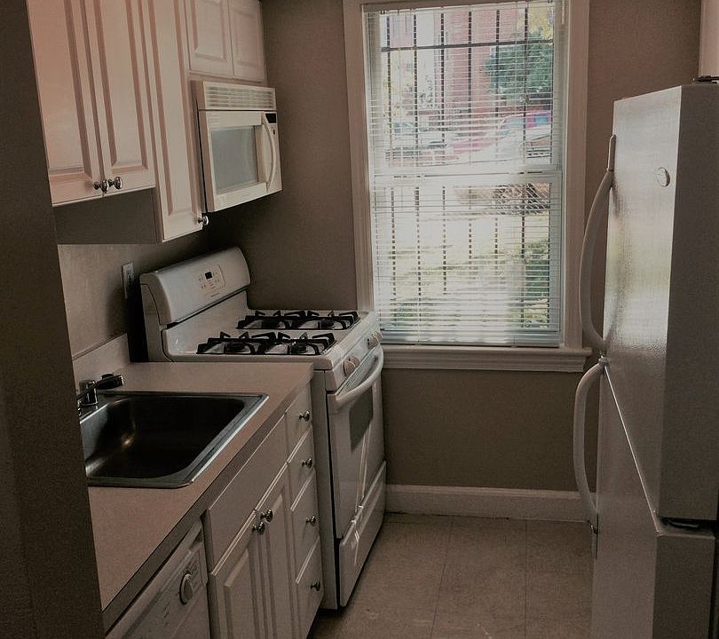 2nd image of 604 12th St NE APT 3