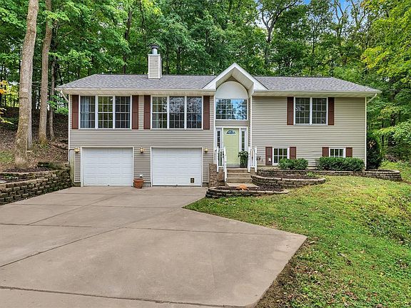 3rd image of 374 Great Oaks Dr
