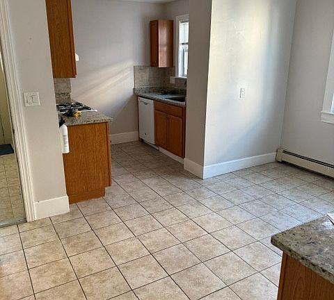 2nd image of 17 Sewall St APT 1