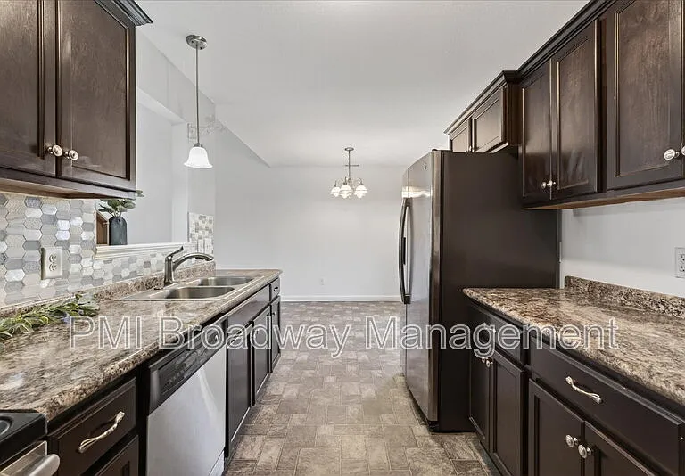 837 Shelton Cir — Photo 23