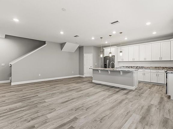 5th image of 2226 Southwest Rd