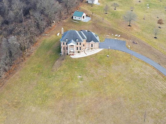 5th image of 21111 Greenbrier Rd