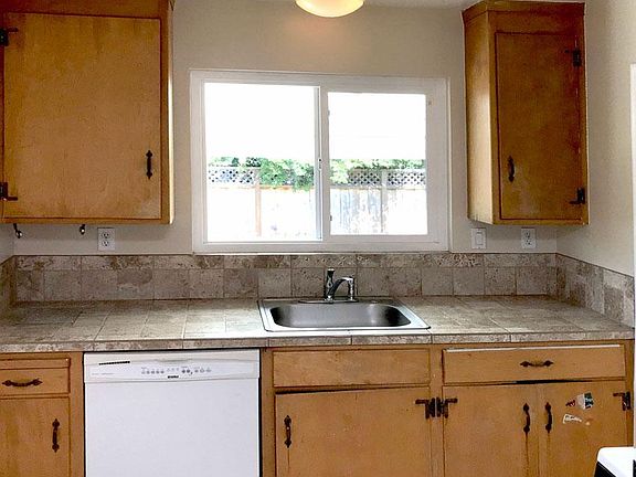 3rd image of 1151 Lynn Way