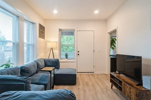 3639 W Iowa St #2W — Photo 3