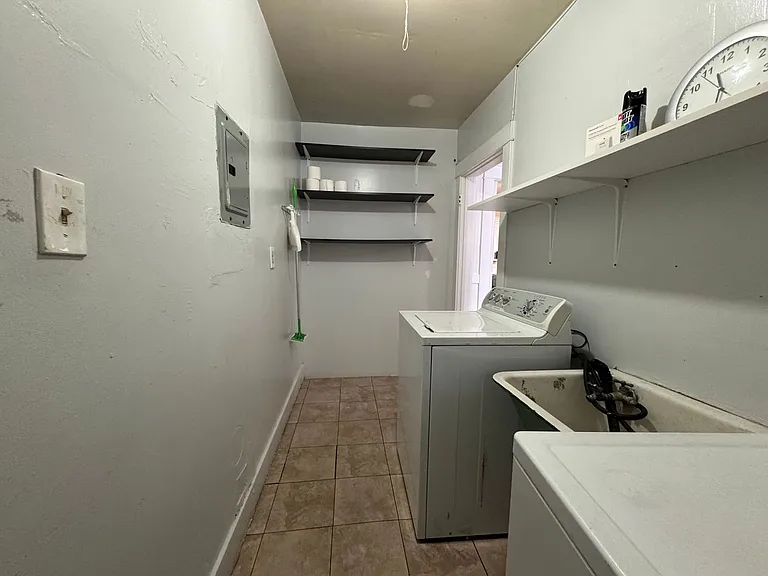 1855 S Redondo Blvd — Photo 14