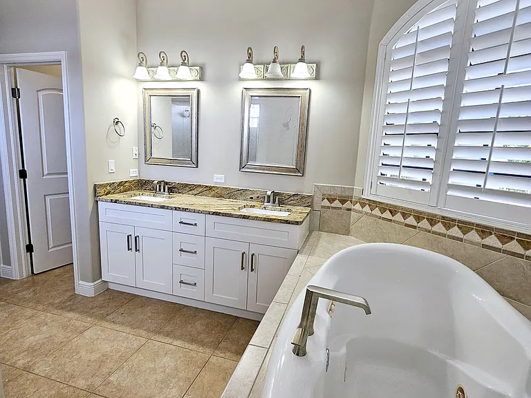 244 SE 20th Ct — Photo 24