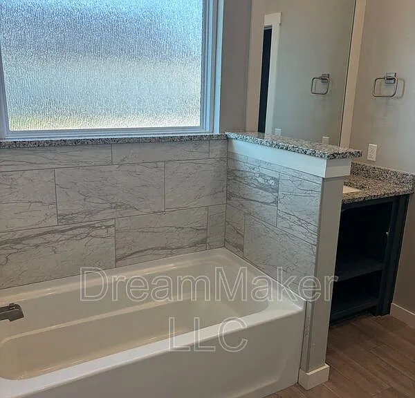 5225 E Maple Rd — Photo 9