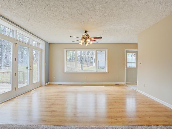 5th image of 130 Oakpark Dr