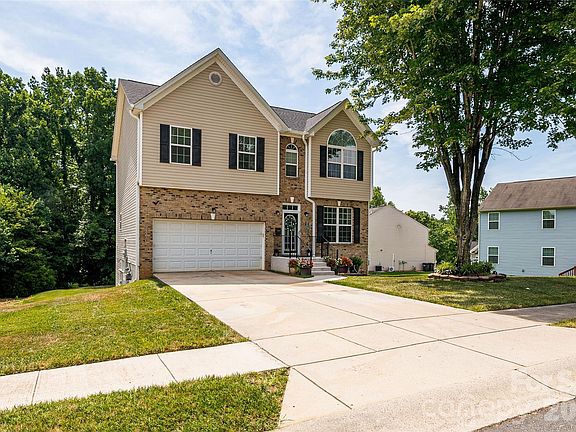 3rd image of 4816 Eagle Creek Dr