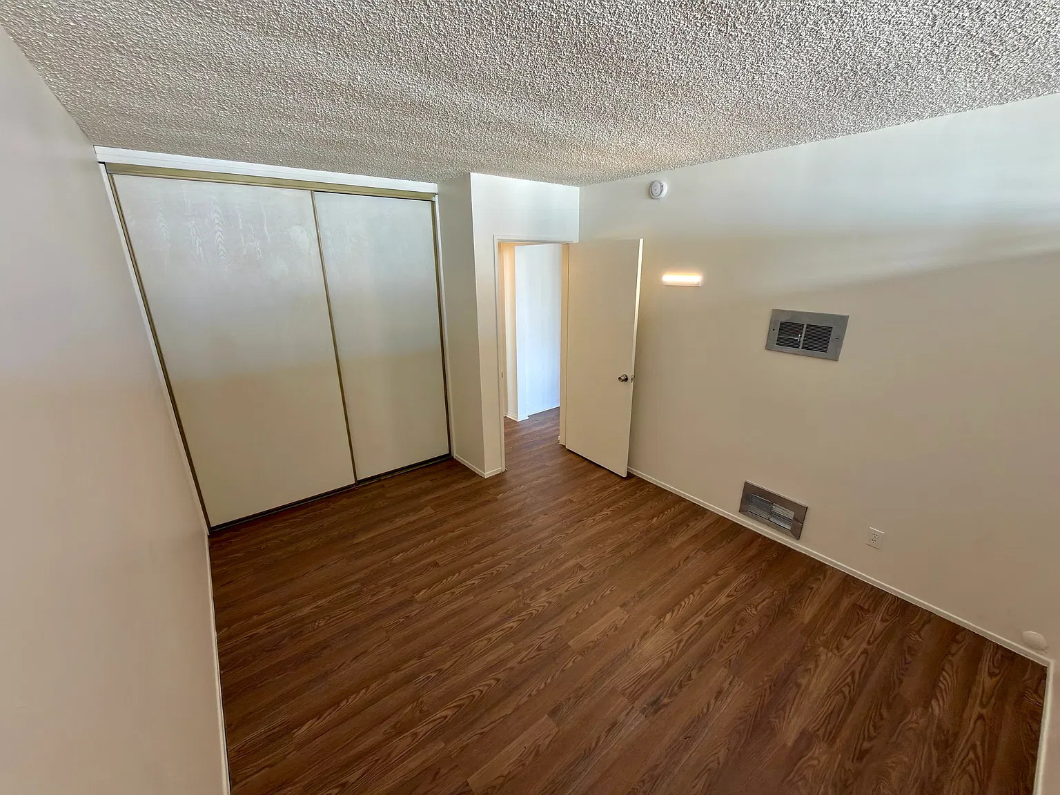 1 bed, 650 sqft, $1,900 — Photo 3