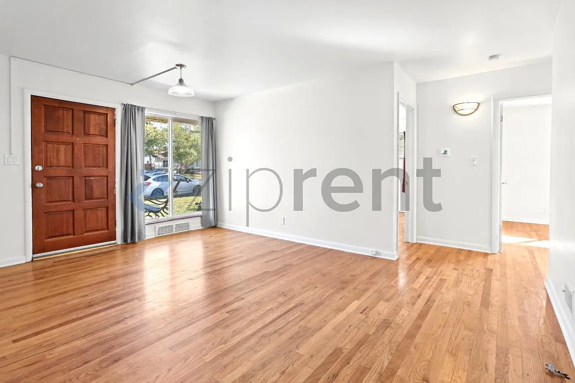 3 bed, 1027 sqft, $2,425 — Photo 3
