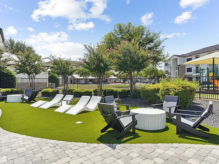 Sundeck Lounge