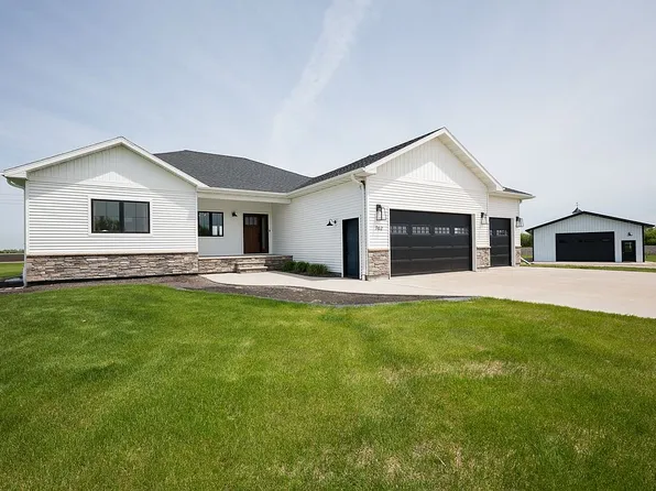 762 Shelby Ct NE, Thompson, ND 58278
