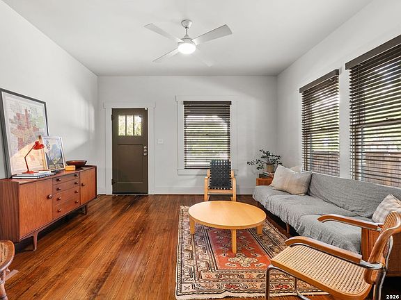 5th image of 301 QUEEN ANNE CT