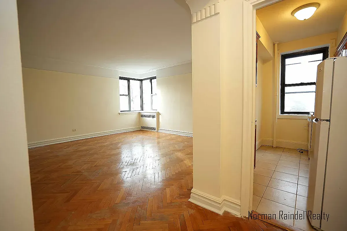 529 East 235th Street — Photo 2