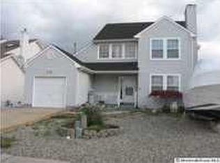 31 Toppinglift Dr, Bayville, NJ 08721