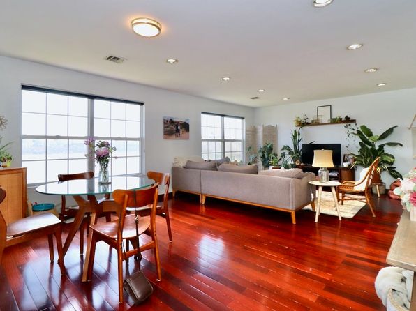 64 Bergen Ridge Rd #2