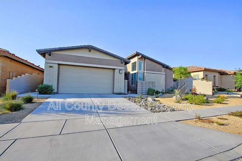 3 bed, 3.0 bath, 2580 sqft, $3,895 — Photo 4