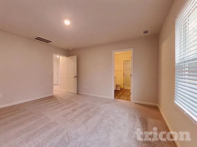 527 Dayspring Dr — Photo 7