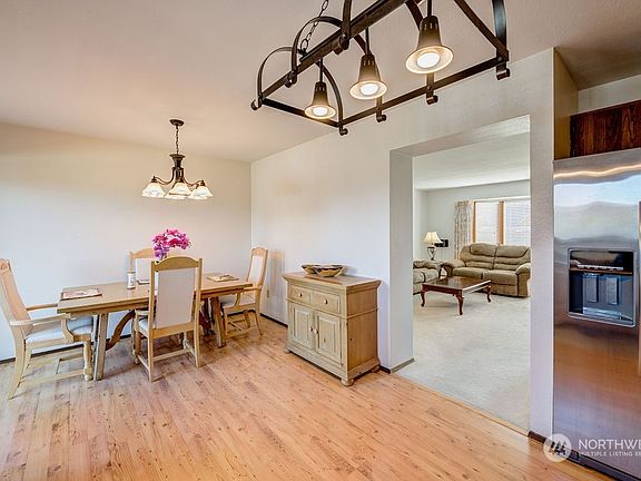 5th image of 1496-1498 N Eastmont Ave