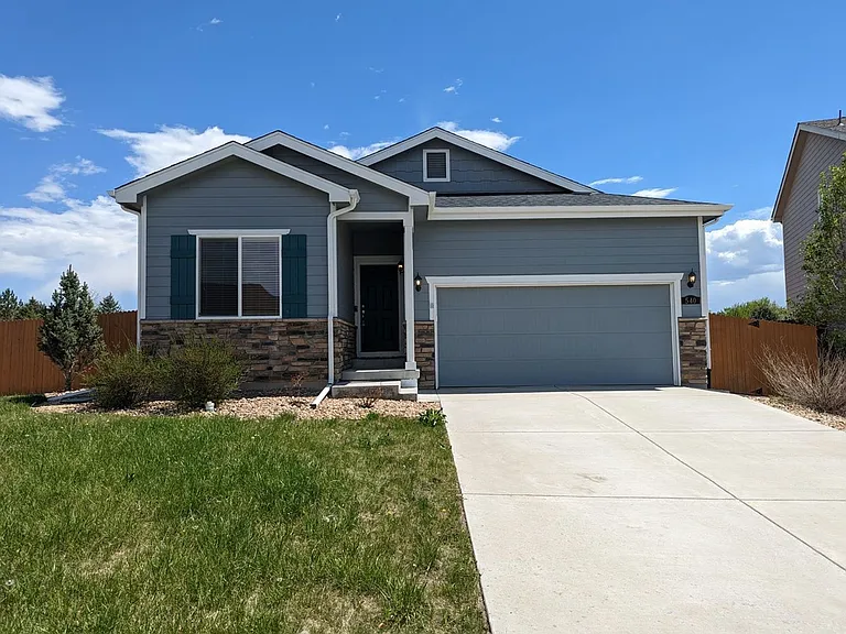540 Colins Ct — Photo 1