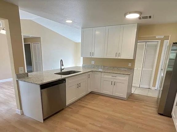 4th image of 708 Del Rio Way