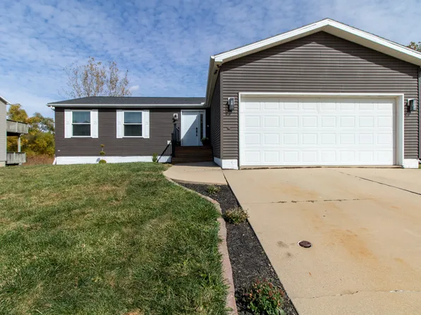 3007 Geranium Dr, Bloomington, IL 61705