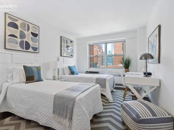 300 East 71st Street image 7 of 12