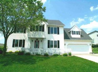 813 Lexington Dr, Waunakee, WI 53597