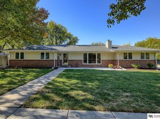 6201 Oakridge Dr, Lincoln, NE 68516