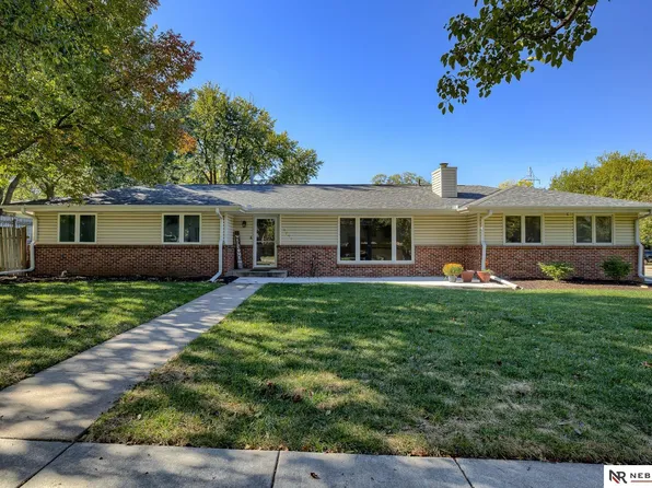 6201 Oakridge Dr, Lincoln, NE 68516