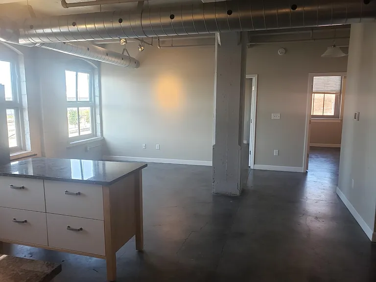 301 E 2nd St #305 — Photo 3