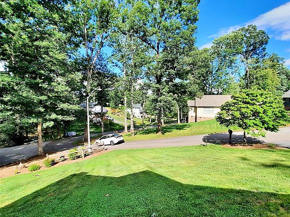 2nd image of 40 Brierfield Dr