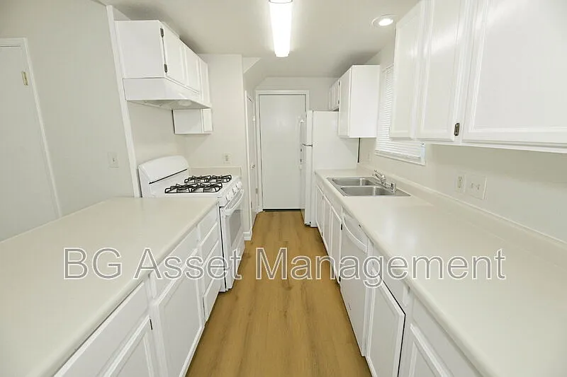 3 bed, 2.5 bath, 1434 sqft, $3,195 — Photo 4