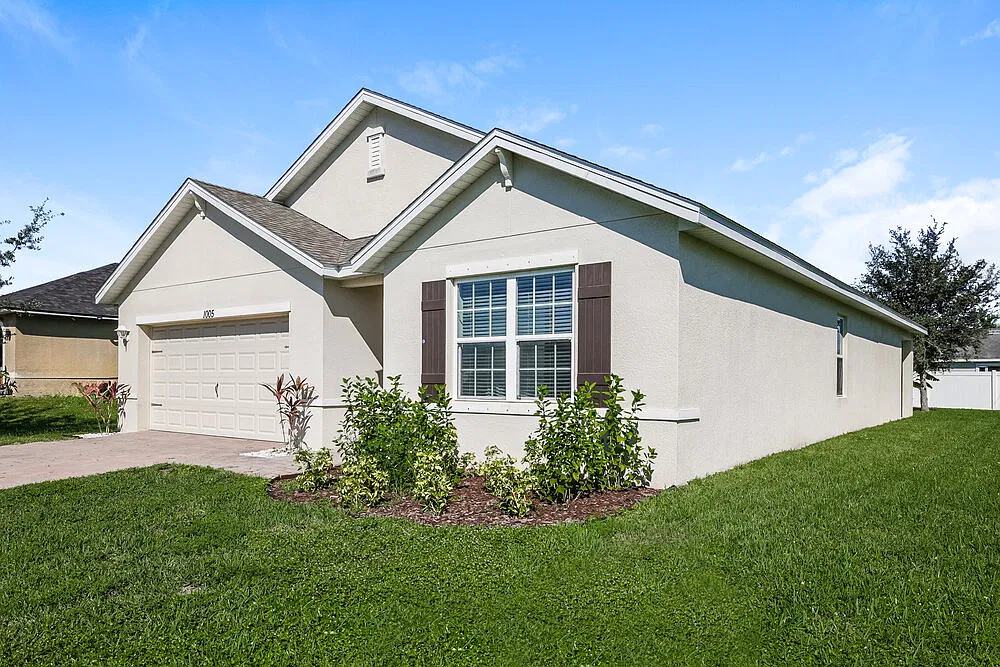 4 bed, 2.0 bath, 1828 sqft, $2,360 — Photo 3
