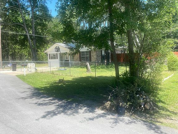 2nd image of 28 Robin Dr