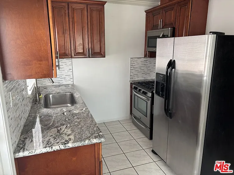 840 Rose Ave — Photo 7