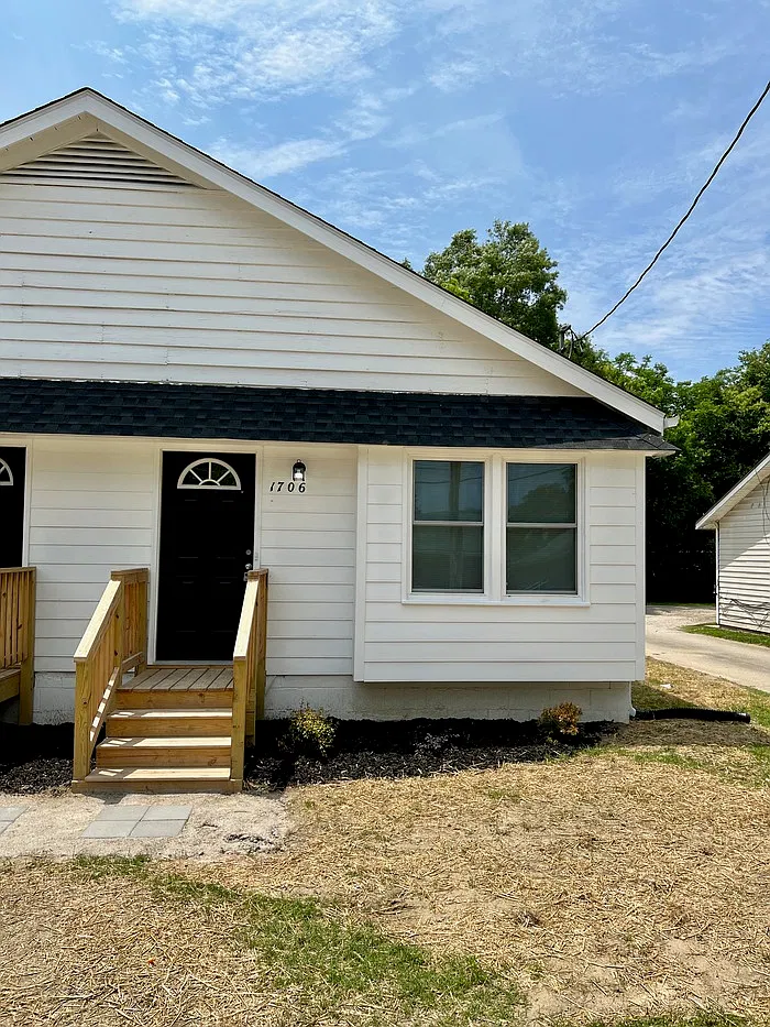 2 bed, 1.0 bath, 775 sqft, $825 — Photo 1