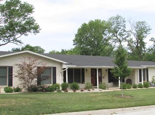 4910 Chateau Dr, Godfrey, IL