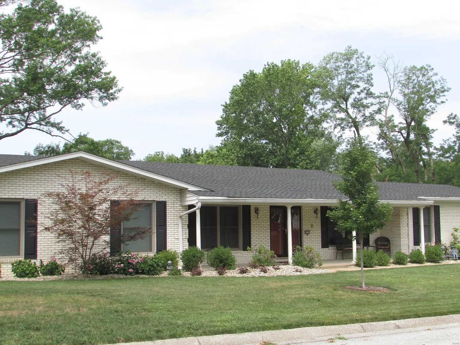 4910 Chateau Dr photo 1