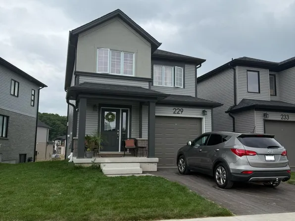 217 Benninger Dr, Kitchener, ON N2E 0K4