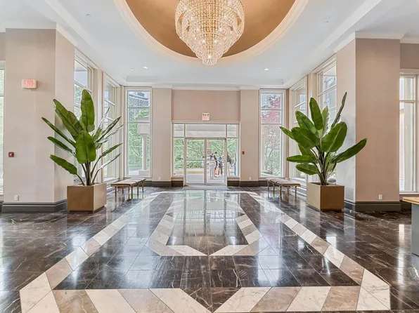 6240 McKay Ave #404, Burnaby, BC V5H 4L8