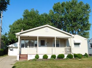 9 Terry Ln, Cheektowaga, NY 14225