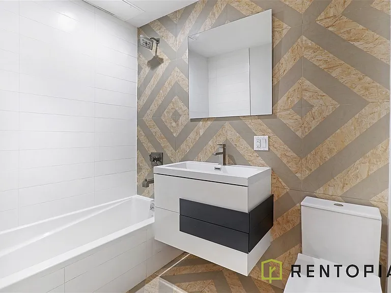 854 Metropolitan Ave #2A — Photo 6